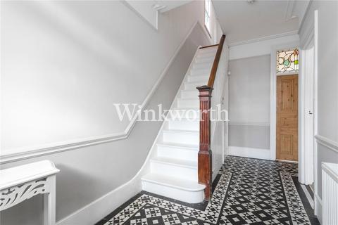60 Caversham Avenue, London, N13 4LN