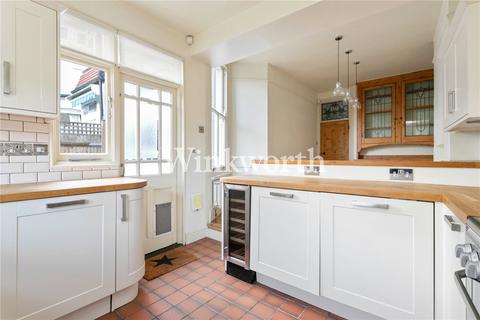 60 Caversham Avenue, London, N13 4LN