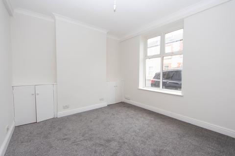 4 bedroom terraced house to rent, Railway Street, Splott, Cardiff, CF24