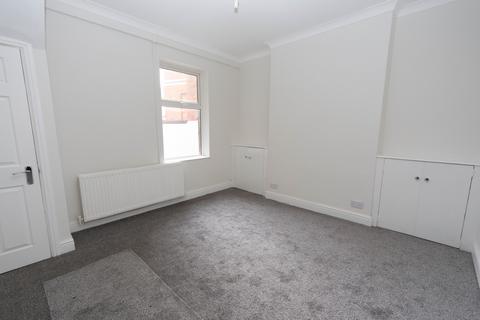 4 bedroom terraced house to rent, Railway Street, Splott, Cardiff, CF24