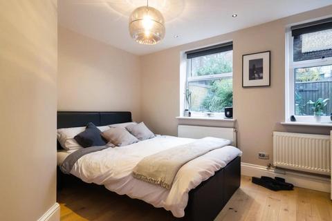 2 bedroom flat to rent, Stamford Street, London SE1