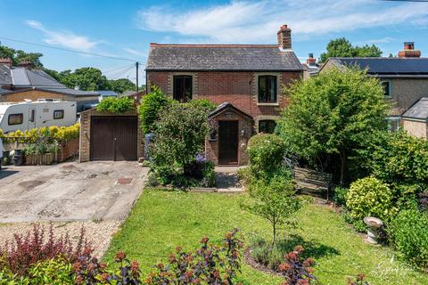 4 bedroom cottage for sale, Marks Corner, Newport