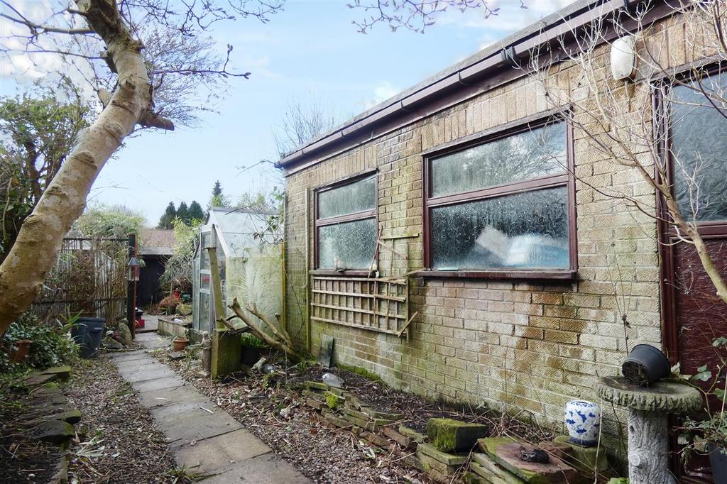 Detached Garage