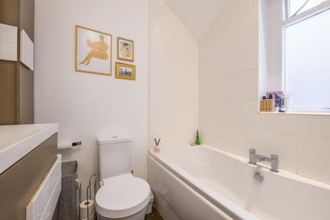 1 bedroom flat for sale, Lytton Grove, London