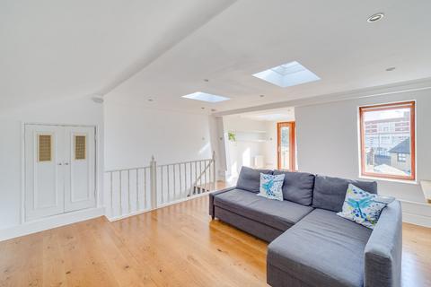 2 bedroom flat for sale, Chaldon Road, Fulham, London