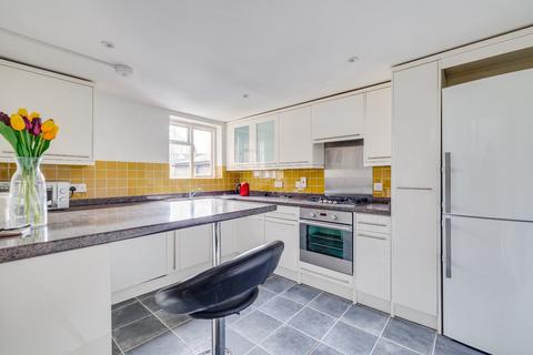 2 bedroom flat for sale, Chaldon Road, Fulham, London