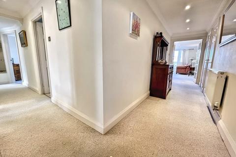 3 bedroom flat for sale, Boscombe Spa