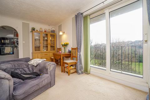 2 bedroom retirement property for sale, St. Helens Crescent, Hastings