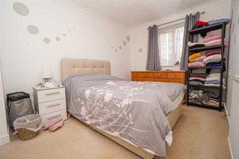 2 bedroom retirement property for sale, St. Helens Crescent, Hastings