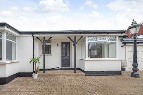 6 bedroom detached bungalow to rent, Rockhampton Road, London SE27