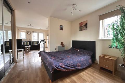 1 bedroom flat for sale, Lower Canal Walk, Southampton, Hampshire, SO14