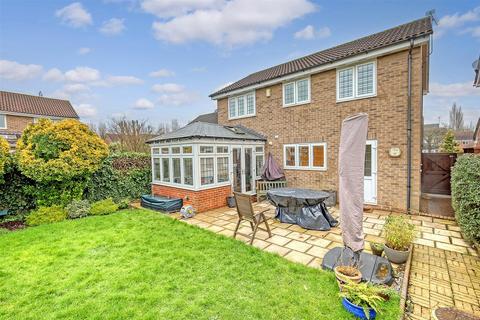 4 bedroom detached house for sale, Robin Close, Stanstead Abbotts