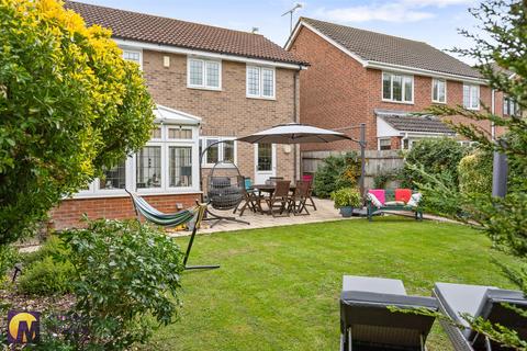 4 bedroom detached house for sale, Robin Close, Stanstead Abbotts