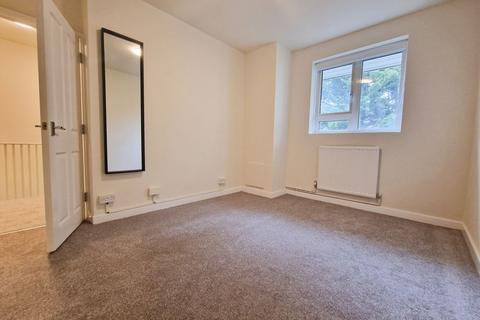 4 bedroom flat to rent, Robert Street, London NW1