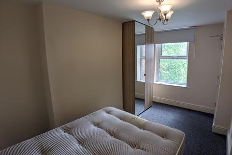 2 bedroom flat to rent, Mauldeth Road West, Manchester M20