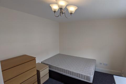 2 bedroom flat to rent, Mauldeth Road West, Manchester M20