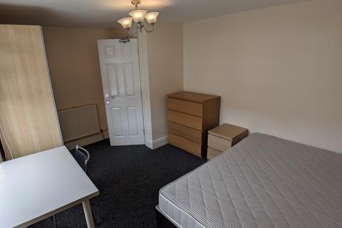 2 bedroom flat to rent, Mauldeth Road West, Manchester M20