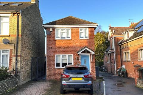 2 bedroom detached house for sale, Queens Avenue, Snodland