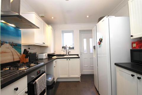 2 bedroom detached house for sale, Queens Avenue, Snodland