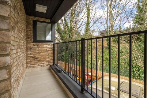 2 bedroom apartment for sale, Springbank Road, London