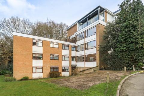 3 bedroom flat to rent, Weybridge, Surrey, KT13