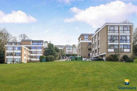 3 bedroom flat to rent, Weybridge, Surrey, KT13