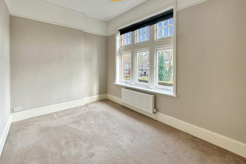 2 bedroom flat to rent, Riverdale Gardens, East Twickenham