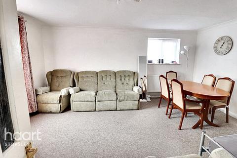 3 bedroom maisonette for sale, The Wicketts, Luton