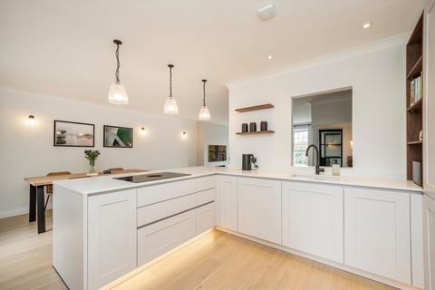 4 bedroom house for sale, Hogarth Way, Hampton TW12