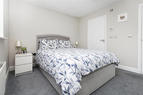 38 Austin Close, Huddersfield, HD3 3ZQ