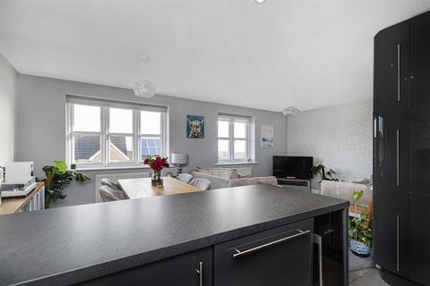 38 Austin Close, Huddersfield, HD3 3ZQ