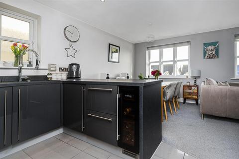 38 Austin Close, Huddersfield, HD3 3ZQ
