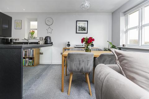 38 Austin Close, Huddersfield, HD3 3ZQ