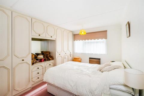 3 bedroom flat for sale, Hornbeam Road, Buckhurst Hill