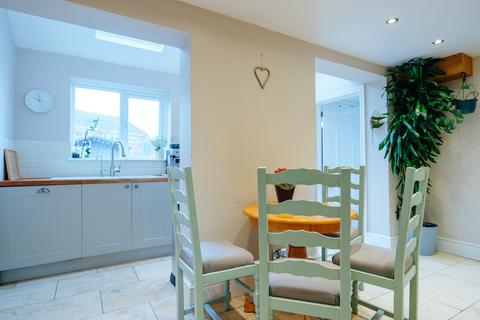 53 Beech Avenue, Drakes Broughton, Pershore, WR10 2BJ