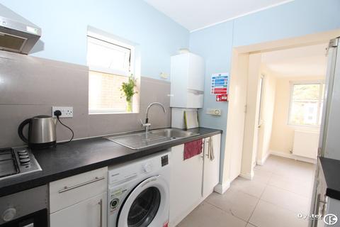 1 bedroom semi-detached house to rent, Oakwood Drive, Edgware, HA8