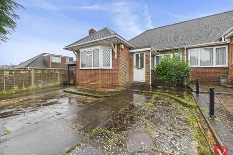 3 bedroom semi-detached bungalow for sale, Abingdon Road, Luton LU4