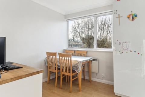 2 bedroom flat for sale, The Willows, Bourne End SL8