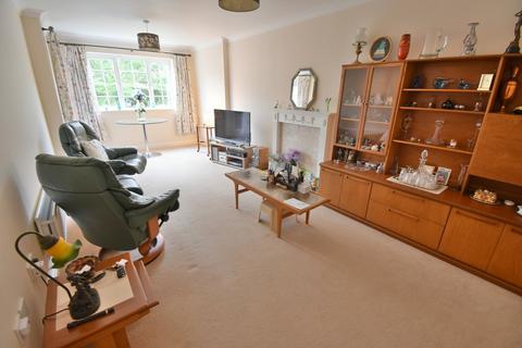 2 bedroom flat for sale, Whincroft Close, Ferndown, BH22