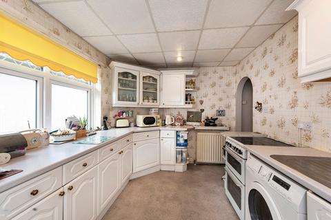 2 bedroom bungalow for sale, Abbotts Walk, Bexleyheath, DA7