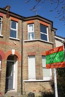 2 bedroom flat to rent, Castle Road, North Finchley, N12