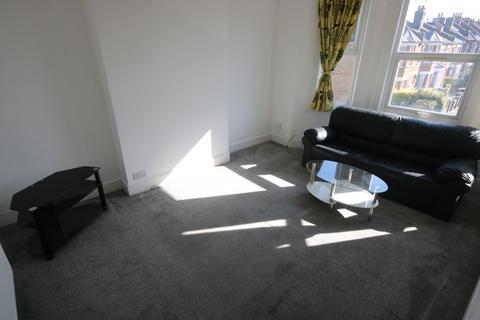 2 bedroom flat to rent, Castle Road, North Finchley, N12