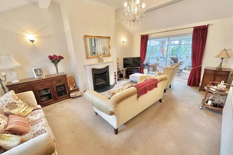 4 bedroom detached house for sale, Radley Close, Sale