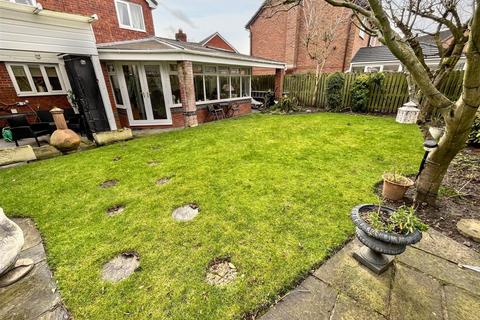 4 bedroom detached house for sale, Radley Close, Sale