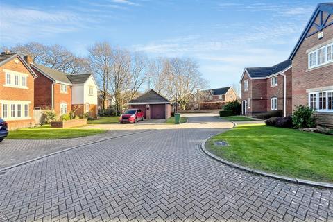 4 bedroom detached house for sale, Radley Close, Sale