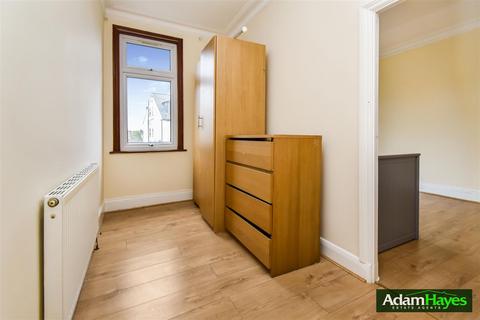 2 bedroom apartment to rent, Nether Street, London N12