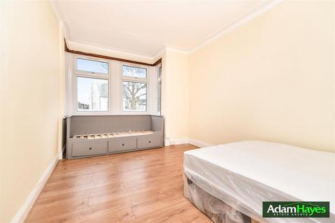 2 bedroom apartment to rent, Nether Street, London N12