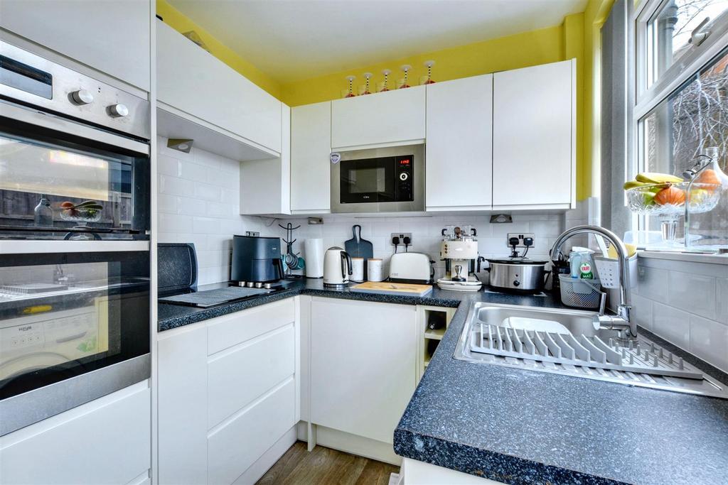 Kitchen 2.jpeg