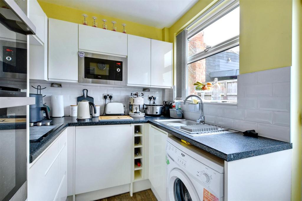 Kitchen 1.jpeg