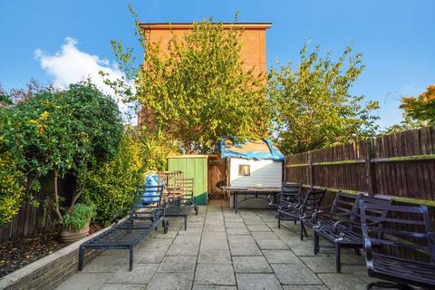 4 bedroom semi-detached house for sale, Robson Avenue, London, NW10